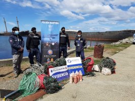Autoridad Marítima y SERNAPESCA realizaron fiscalización conjunta en área sur del Estrecho de Magallanes Autoridad Marítima y SERNAPESCA realizaron fiscalización conjunta en área sur del Estrecho de Magallanes