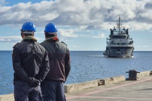 ATF -65 “Janequeo” recaló por primera vez en Punta Arenas en el marco de la Comisión Antártica 2021-2022 ATF -65 “Janequeo” recaló por primera vez en Punta Arenas en el marco de la Comisión Antártica 2021-2022
