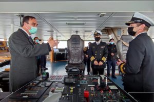 AGS 61 “Cabo de Hornos” concluyó comisión científica en la zona austral recibiendo visita del Gobernador Regional AGS 61 “Cabo de Hornos” concluyó comisión científica en la zona austral recibiendo visita del Gobernador Regional