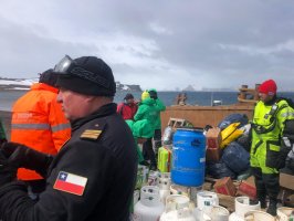 Autoridad Marítima de la Antártica Chilena apoyó desembarco de expedición búlgara
