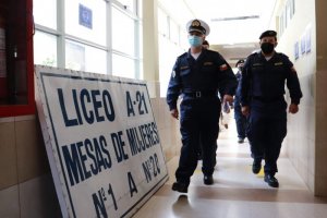 Efectivos de las Fuerzas Armadas asumen seguridad de los locales de votación en la región del BioBío Efectivos de las Fuerzas Armadas asumen seguridad de los locales de votación en la región del BioBío