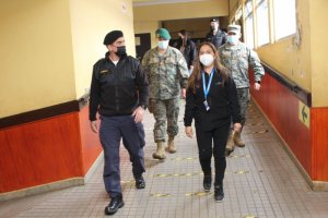 Jefe de Fuerza Los Lagos revistó locales de votación en la provincia de Llanquihue y Osorno Jefe de Fuerza Los Lagos revistó locales de votación en la provincia de Llanquihue y Osorno