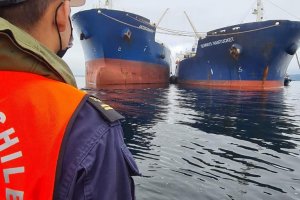 Capitanía de Puerto de Talcahuano fiscalizó faena de alije en la bahía de Concepción Capitanía de Puerto de Talcahuano fiscalizó faena de alije en la bahía de Concepción