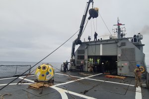 OPV 81 “Piloto Pardo” junto al Servicio Hidrográfico y Oceanográfico efectúan reemplazo boya 4g OPV 81 “Piloto Pardo” junto al Servicio Hidrográfico y Oceanográfico efectúan reemplazo boya 4g