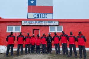 Gobernación Marítima de la Antártica Chilena efectuó fiscalización y apoyo al Instituto Antártico Chileno en Rada Covadonga