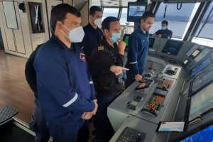 Armada de Chile realizó apoyo a buque oceanográfico polar de la Marina de Guerra del Perú