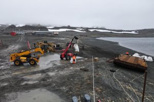 Gobernación Marítima Antártica Chilena apoya traslado de residuos desde base “Frei”