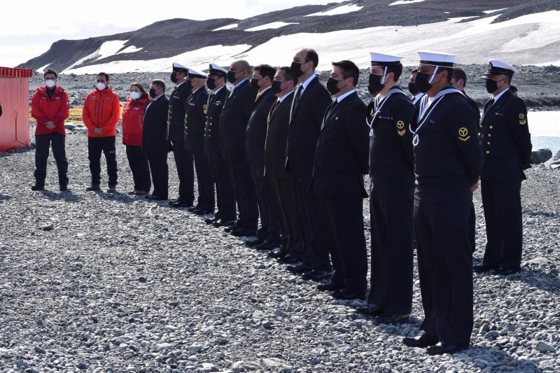 <p>75 años de soberanía en la Antártica conmemoró la Base “Arturo Prat”</p>