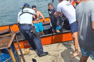 Autoridad Marítima de Los Vilos efectuó rescate de 8 personas desde embarcación deportiva Autoridad Marítima de Los Vilos efectuó rescate de 8 personas desde embarcación deportiva