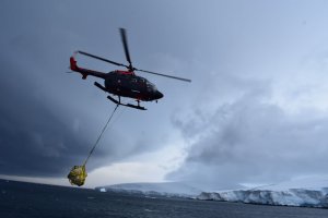 Con condiciones meteorológicas adversas OPV “Marinero Fuentealba” trasladó personal de a INACH a Base Yelcho Con condiciones meteorológicas adversas OPV “Marinero Fuentealba” trasladó personal de a INACH a Base Yelcho