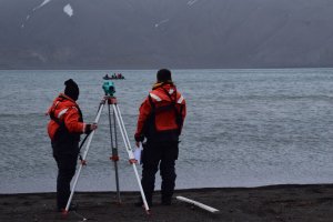 Personal del SHOA trabajó con condiciones extremas en Isla de la Antártica