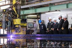 Con el corte de la primera plancha comienza la construcción de buques multipropósito polivalentes para la Armada de Chile Con el corte de la primera plancha comienza la construcción de buques multipropósito polivalentes para la Armada de Chile