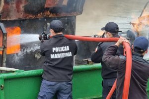 Personal Naval ayudó a evacuar a siete tripulantes de lancha ante incendio