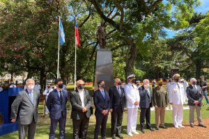 Inauguran nuevo monumento de Arturo Prat en Buenos Aires Inauguran nuevo monumento de Arturo Prat en Buenos Aires