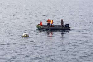 SHOA y dotación de la LSM “Elicura” instala primera boya de oleaje TRIAXYS en el Estrecho de Magallanes SHOA y dotación de la LSM “Elicura” instala primera boya de oleaje TRIAXYS en el Estrecho de Magallanes