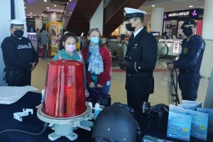 Armada realiza Feria Estática en mall “Paseo Chiloé”