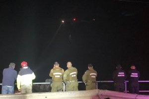 Armada realizó aeroevacuación de dos personas en peligro de inmersión durante la madrugada en roqueríos en el sector de Cochoa, Concón Armada realizó aeroevacuación de dos personas en peligro de inmersión durante la madrugada en roqueríos en el sector de Cochoa, Concón