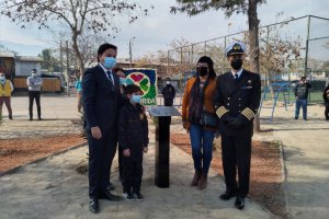 Ilustre Municipalidad de La Florida inaugura placa conmemorativa de Arturo Prat en emblemática plaza “Los Navíos”