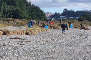 Retiran 700 kilos de basura en playa Mutrico
