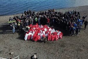 Reúnen 2,3 toneladas de basura en operativo de limpieza realizado en playas Pelluco y Pelluhin
