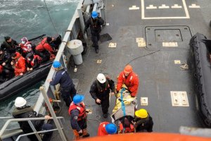 Armada apoyó evacuación médica de urgencia desde Isla Queullín Armada apoyó evacuación médica de urgencia desde Isla Queullín