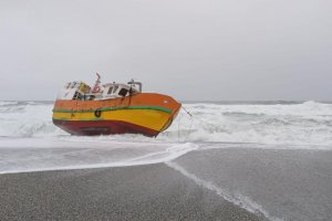 Chiloé: en medio de alerta por mal tiempo y temporal Armada rescata a seis tripulantes desde lancha a motor a la deriva Chiloé: en medio de alerta por mal tiempo y temporal Armada rescata a seis tripulantes desde lancha a motor a la deriva