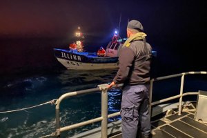 Autoridad Marítima de San Antonio prestó auxilio en emergencia por bote con problema mecánico