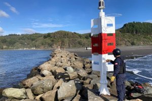 Centro Zonal de Señalización Marítima de Talcahuano efectuó mantención de balizas luminosas en Quidico y Tirúa