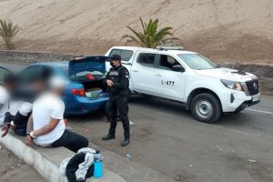 Policía Marítima de Iquique detuvo a tres extranjeros que portaban armas de fuego y droga