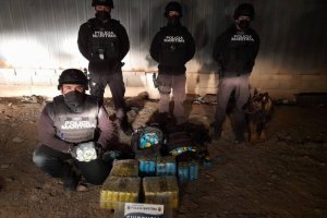 Policía Marítima de Patache sorprende a dos extranjeros que trasladaban pasta negra de nicotina Policía Marítima de Patache sorprende a dos extranjeros que trasladaban pasta negra de nicotina