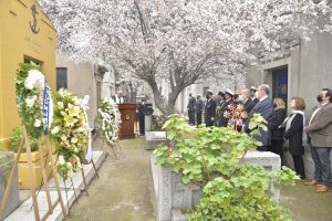 Armada de Chile rindió homenaje en mausoleo del Piloto Luis Pardo Armada de Chile rindió homenaje en mausoleo del Piloto Luis Pardo