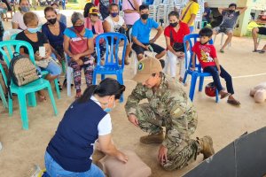 Oficial de Sanidad Naval participó en misión humanitaria desarrollada en Filipinas