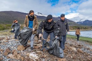 Gobernación Marítima de Puerto Williams desarrolló Jornada de Limpieza de Playas Gobernación Marítima de Puerto Williams desarrolló Jornada de Limpieza de Playas