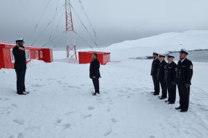 En Base Naval Antártica “Arturo Prat” conmemoraron aniversario del Combate Naval de Angamos y el Día del Suboficial Mayor de la Armada En Base Naval Antártica “Arturo Prat” conmemoraron aniversario del Combate Naval de Angamos y el Día del Suboficial Mayor de la Armada