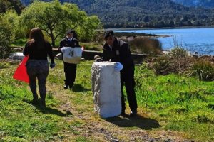Capitanía de Puerto de Cochamó realiza limpieza de playa en borde costero de Ralún Capitanía de Puerto de Cochamó realiza limpieza de playa en borde costero de Ralún
