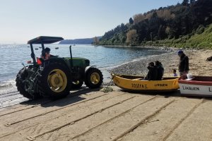 Trabajadores marítimos de Caleta Lirquén reciben tractor gestionado por autoridades de la Región del Biobío Trabajadores marítimos de Caleta Lirquén reciben tractor gestionado por autoridades de la Región del Biobío