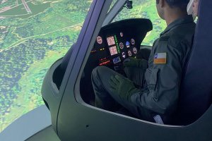 Pilotos Aeronavales realizaron entrenamiento en simulador de Helicóptero H-125
