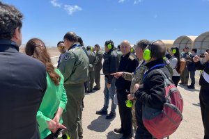 Comandante en Jefe de la Armada visitó base aérea de la FACH en el marco del ejercicio “Salitre 2022” Comandante en Jefe de la Armada visitó base aérea de la FACH en el marco del ejercicio “Salitre 2022”