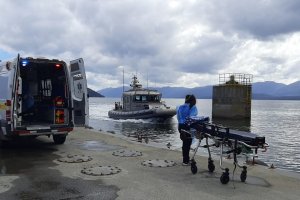 Capitanía de Puerto de Cisnes evacuó a dos personas que requerían de atención médica