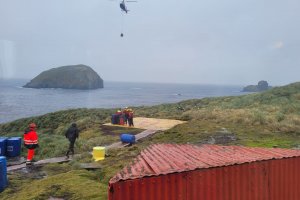Armada de Chile realizó relevo de dotación y reaprovisionamiento de Faro “Islas Diego Ramírez” Armada de Chile realizó relevo de dotación y reaprovisionamiento de Faro “Islas Diego Ramírez”