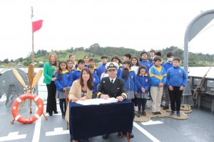 Quinta Zona Naval y Servicio Local de Educación Pública firman convenio de cooperación Quinta Zona Naval y Servicio Local de Educación Pública firman convenio de cooperación