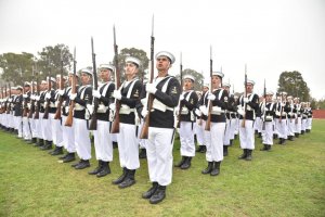 600 marinos se graduaron de la Academia Politécnica Naval