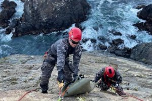 Grupo de Respuesta Inmediata de la Armada recuperó cuerpo sin vida en acantilados de Valparaíso