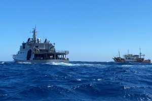 Patrullero OPV “Piloto Pardo” efectuó control y vigilancia oceánica a flota pesquera extranjera en aguas nacionales 