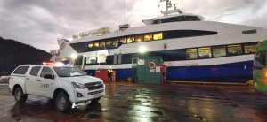 Armada coordina rescate de 30 pasajeros y 3 tripulantes desde catamarán con vías de agua en Laguna San Rafael Armada coordina rescate de 30 pasajeros y 3 tripulantes desde catamarán con vías de agua en Laguna San Rafael