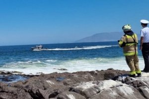 Autoridad Marítima de Antofagasta rescató a 3 tripulantes de embarcación volcada Autoridad Marítima de Antofagasta rescató a 3 tripulantes de embarcación volcada