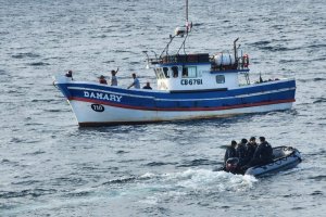 Tripulación de lancha Damary que zarpó sin autorización desde Lebu fue auxiliada por equipo fiscalizador de Jedena Biobío 