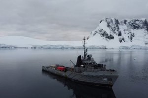 Unidades Navales ya realizan acciones operativas en el Territorio Chileno Antártico Unidades Navales ya realizan acciones operativas en el Territorio Chileno Antártico