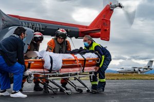 Helicóptero Naval realizó aeroevacuación médica en cercanías de Puerto Williams