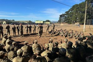 Comandante General del Cuerpo de Infantería Marina visitó a los reclutas IM en la Escuela de Grumetes